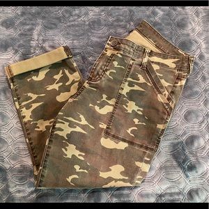 Kut From The Kloth Camo Crop Straight sz 12